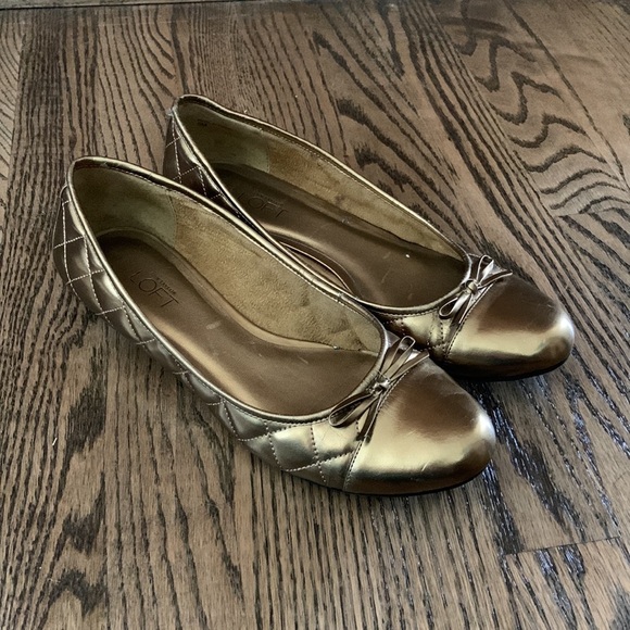 LOFT Shoes - SALE! LOFT Gold Metallic Quilted Ballet Flats
